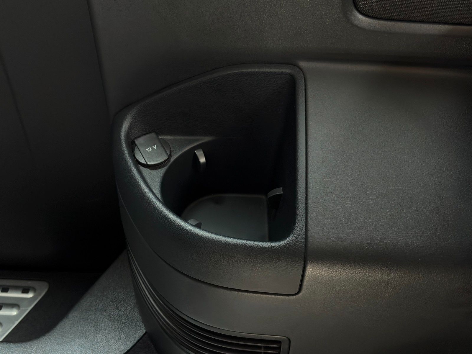 Fahrzeugabbildung Volkswagen T6.1 Multivan Highline Alcan. CAM ACC SHZ 3-Z KL