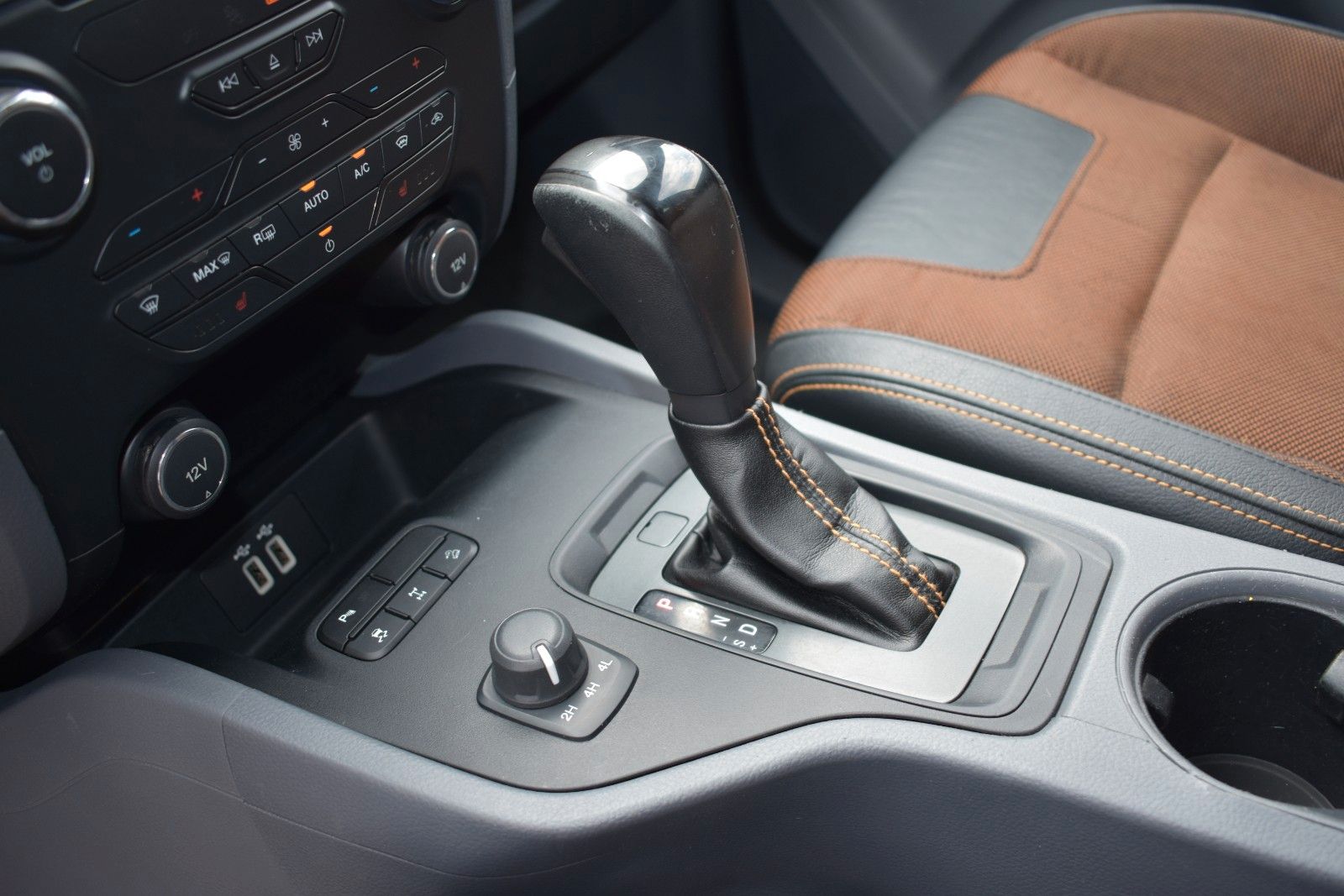 Fahrzeugabbildung Ford Ranger Wildtrak Doppelkabine 4x4 Automatik