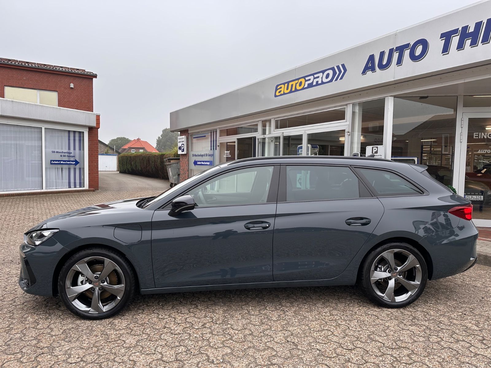 Fahrzeugabbildung CUPRA Leon ST 1.5 e-Hybrid DSG Matrix/ACC/APP/SHZ/RFK
