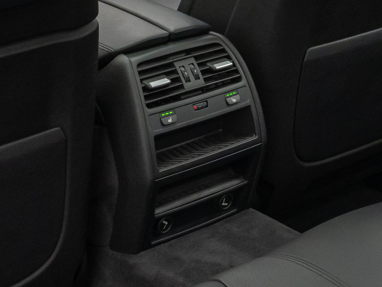 Fahrzeugabbildung BMW 740d xD Glasdach Kamera HUD HiFi Lenkrhzg SoftCl