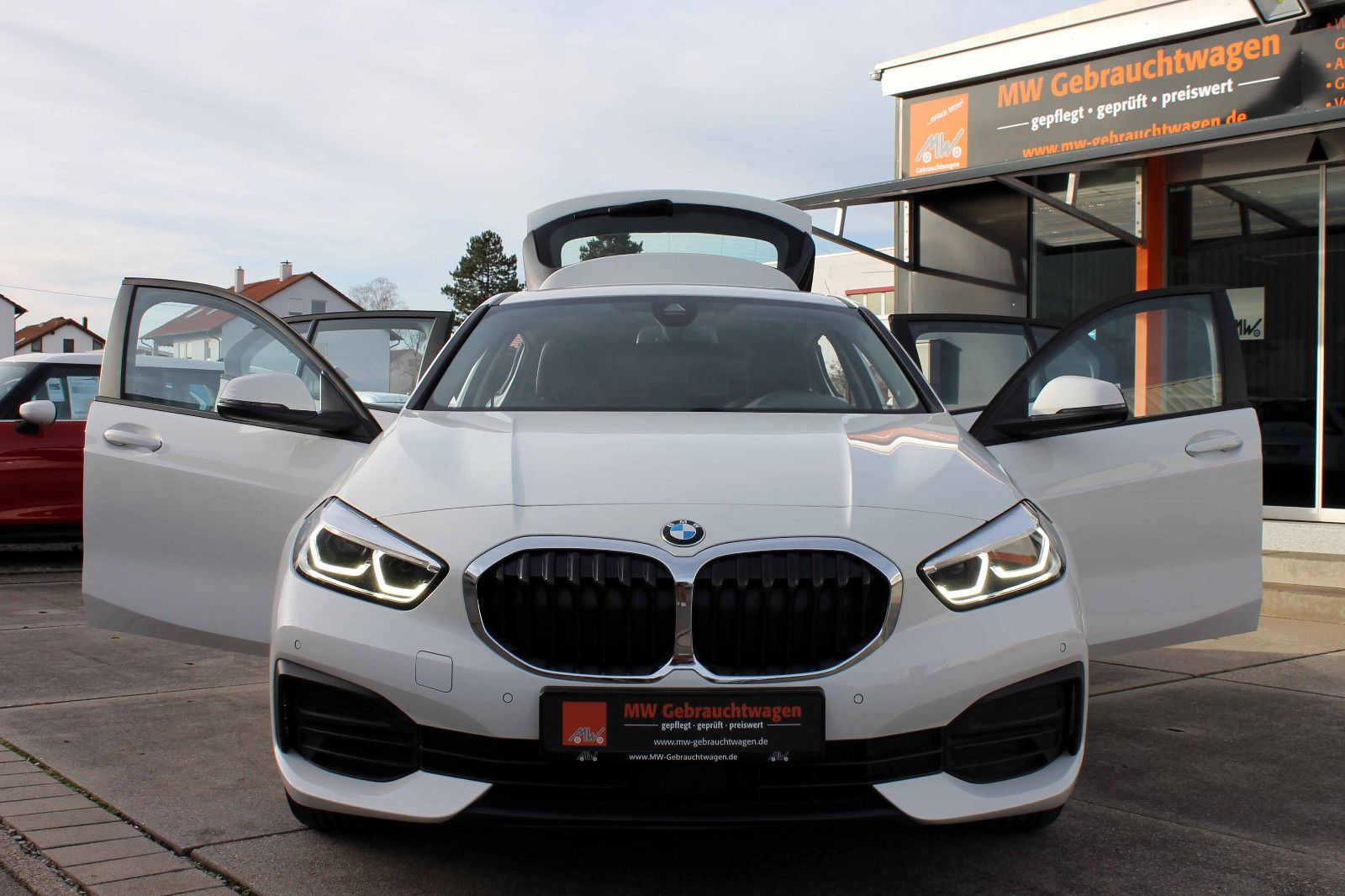 Fahrzeugabbildung BMW 118i Advantage Steptr. Temp. PDC KAM NAV LED SHZ