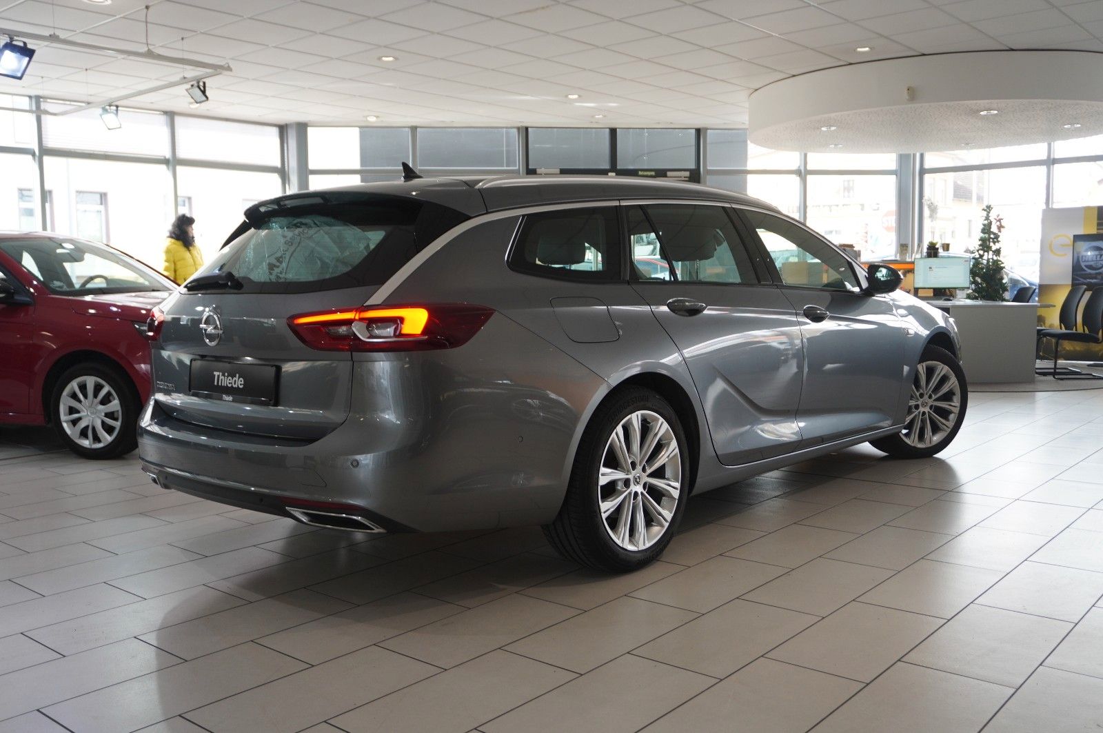 Fahrzeugabbildung Opel Insignia B ST 2.0D ELEGANCE NAVI/SH/KAMERA/SPORT
