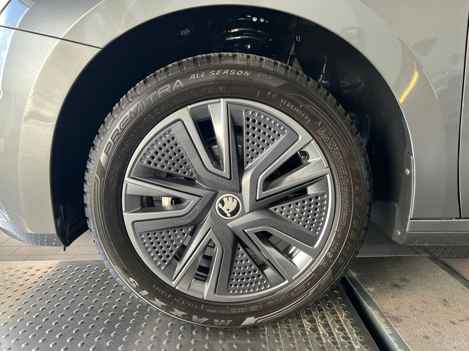 Fahrzeugabbildung SKODA Fabia Selection Tour 1.0 TSI *Vorb. AHK, LED, Ka