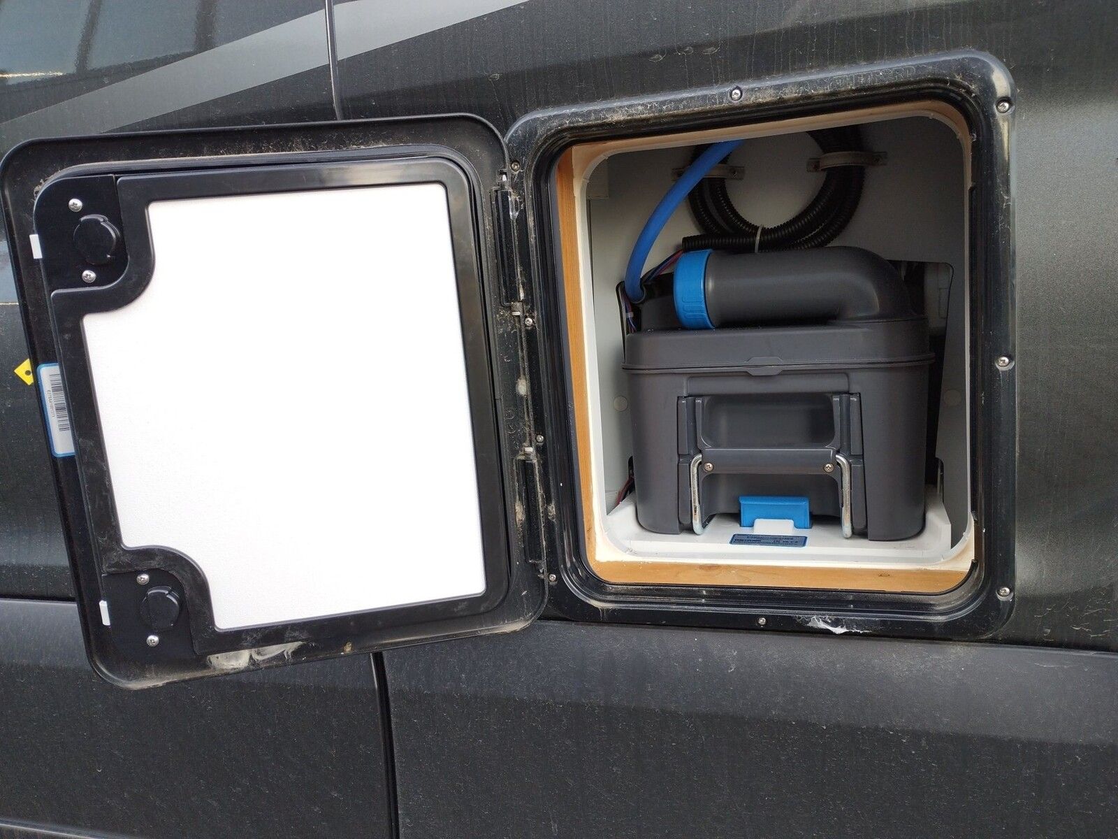 Fahrzeugabbildung Karmann Dexter 4x4 DE 560 AW Allrad 4x4, Rückfahrkamera