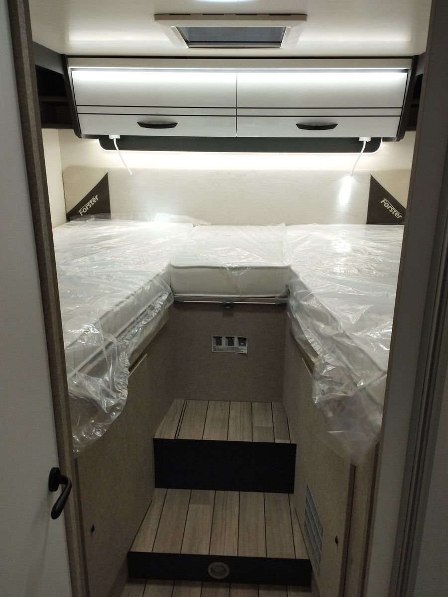 Fahrzeugabbildung Forster T F745 EB LTE,Solar,Markise,Lithium,Hubbett