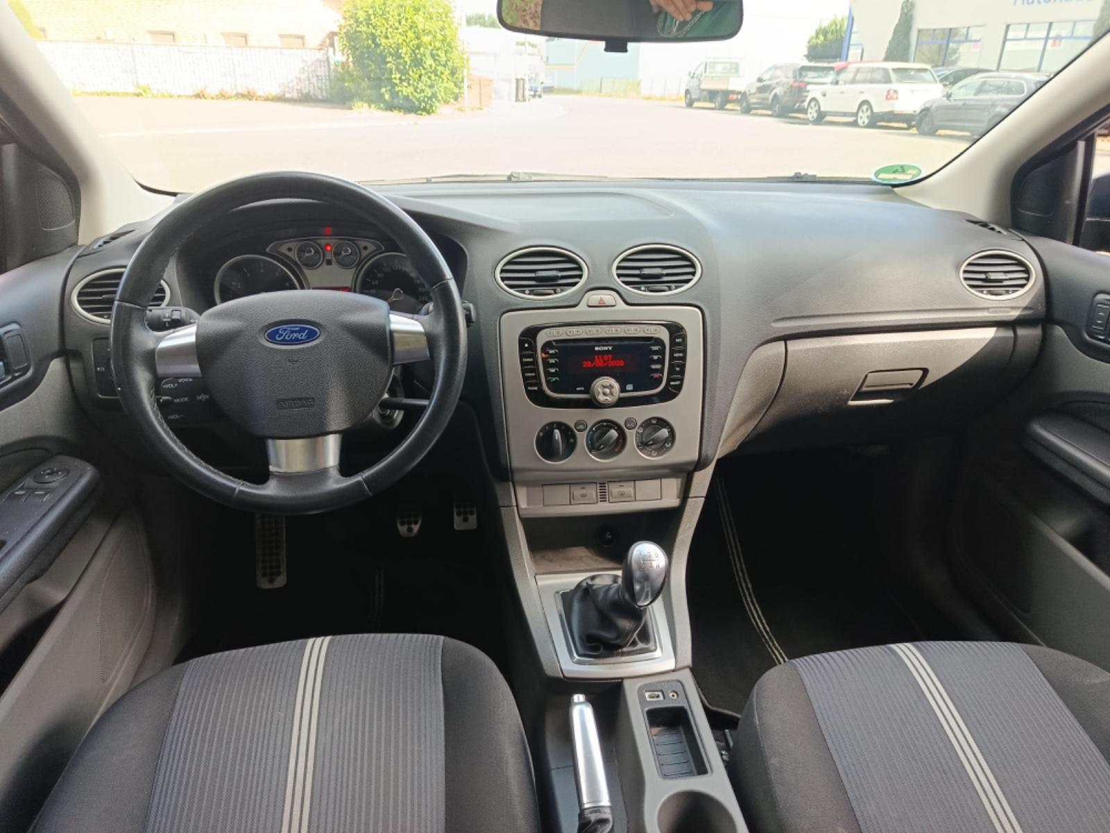 Ford Focus 2010 — photo 9