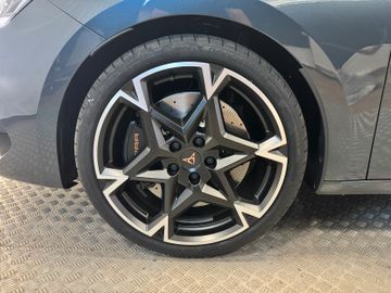 Cupra Leon 2.0 TSI 221 kW VZ  Pano+Sennheiser+19 Zoll