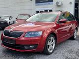 Skoda Octavia Combi 1.6 TDI DSG Elegance Navi SHZ Temp