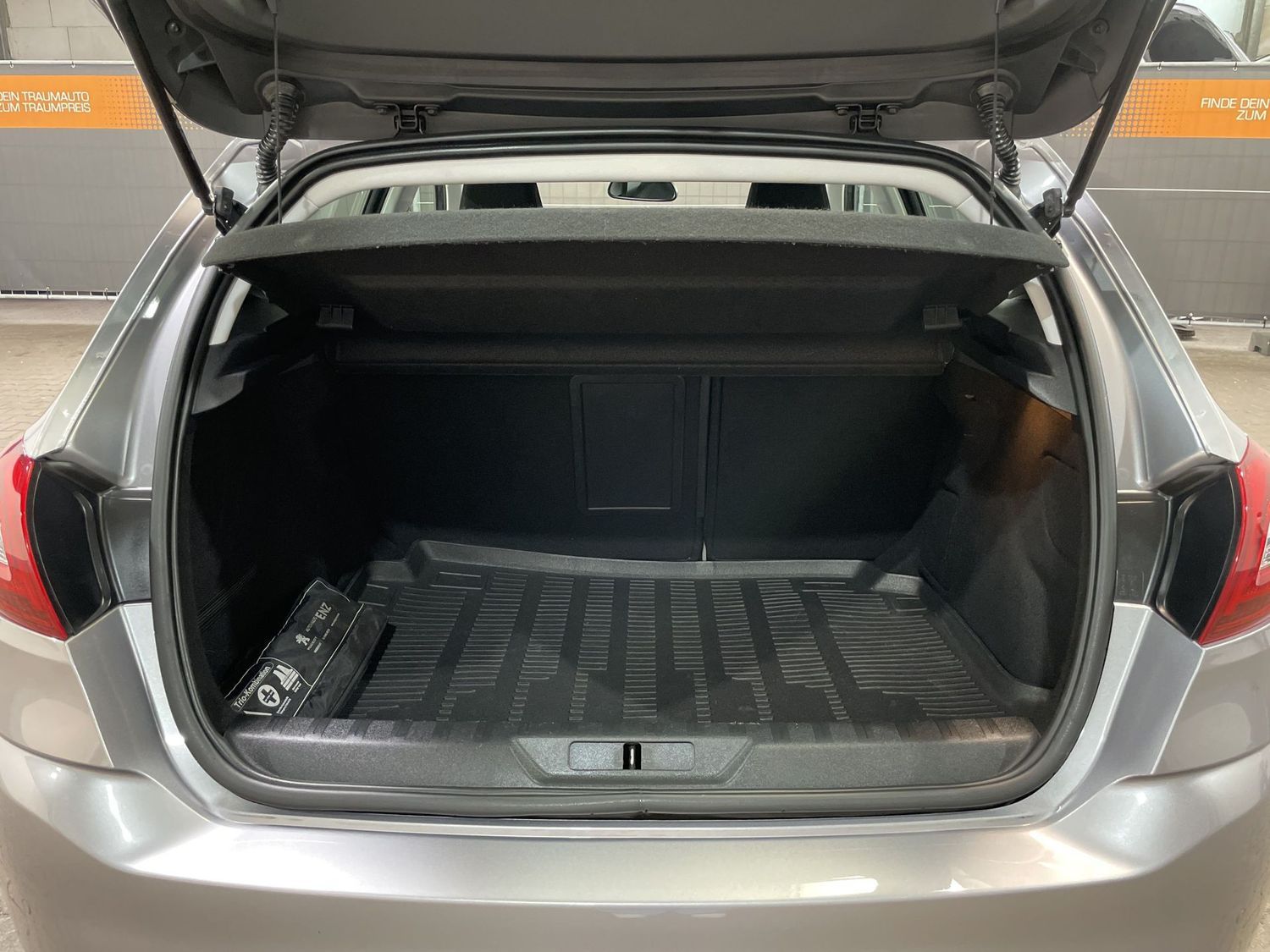 Fahrzeugabbildung Peugeot 308 Allure #LED#Tempomat#PDC#Navi