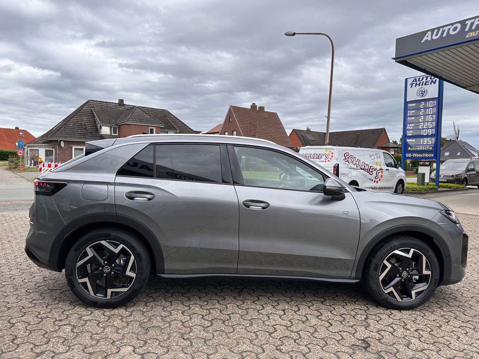 Fahrzeugabbildung Volkswagen T-Roc R Line 1.5 eTSI DSG APP/ACC/AHK/LED/eHeck