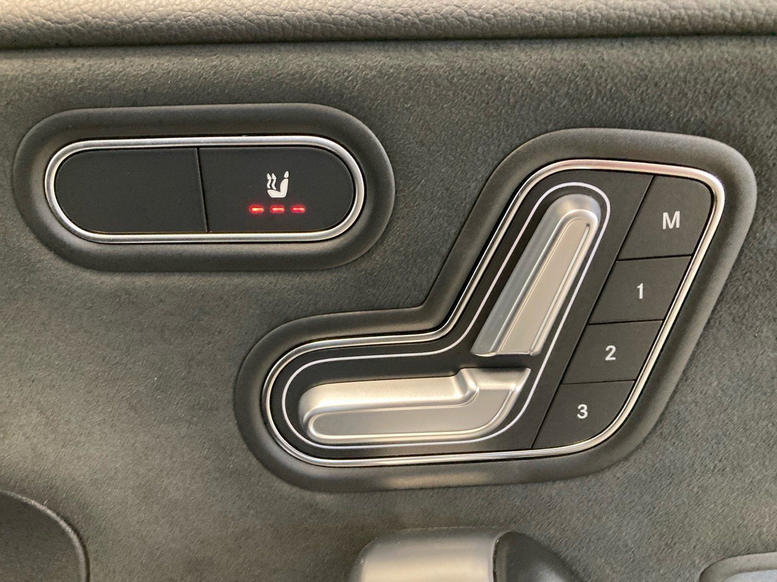 Fahrzeugabbildung Mercedes-Benz CLA 180 AMG Plus*Pano*HUD*360°*MBeam*AHK*Totwink