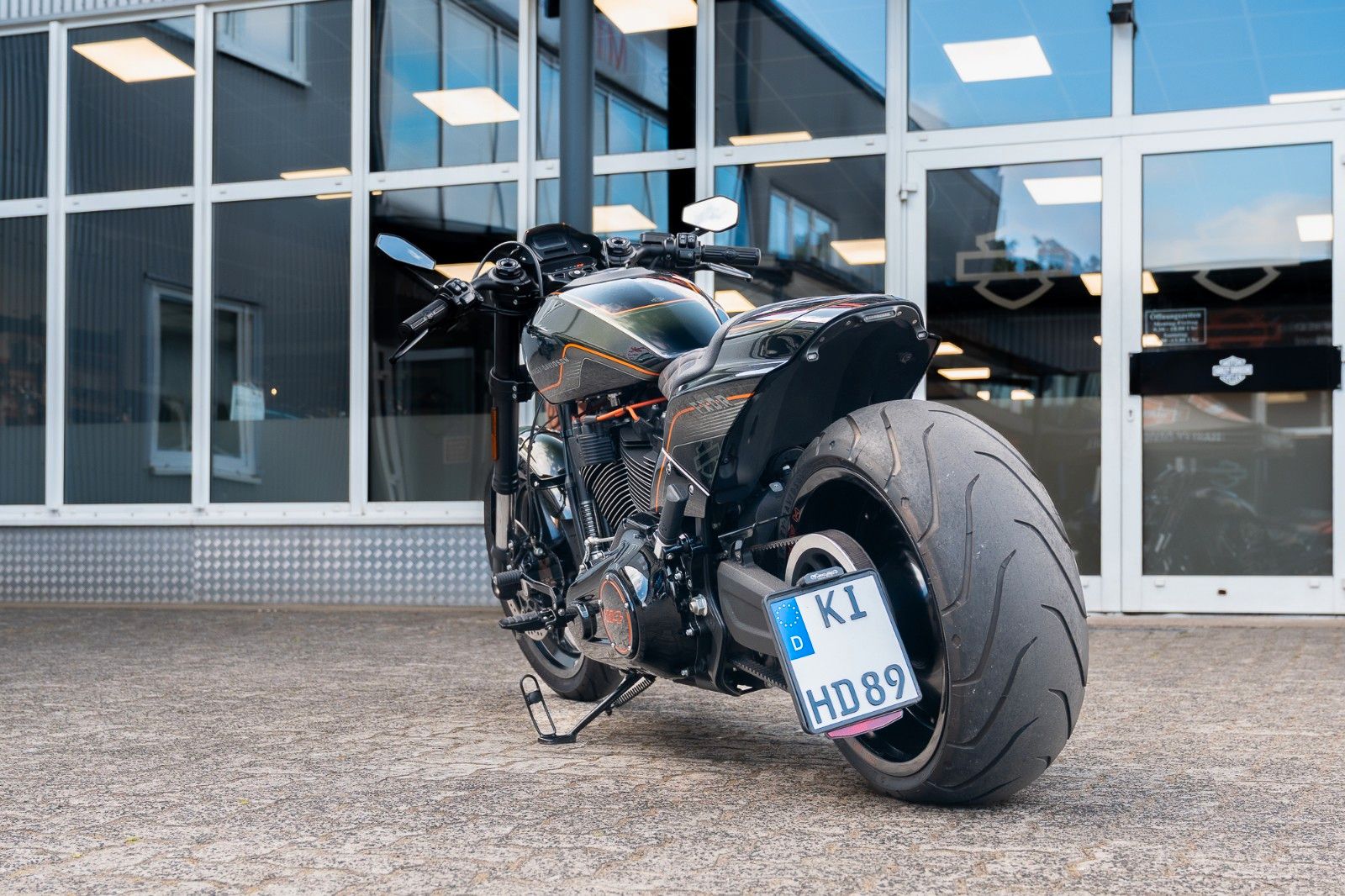 Fahrzeugabbildung Harley-Davidson FXDRS 114 CUI - KESSTECH - SEITLICHER KZH