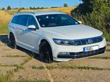 Volkswagen Passat 2.0 TSI 162kW DSG Highline R Line - gebrauchte Volkswagen Passat aus dem Jahr 2017