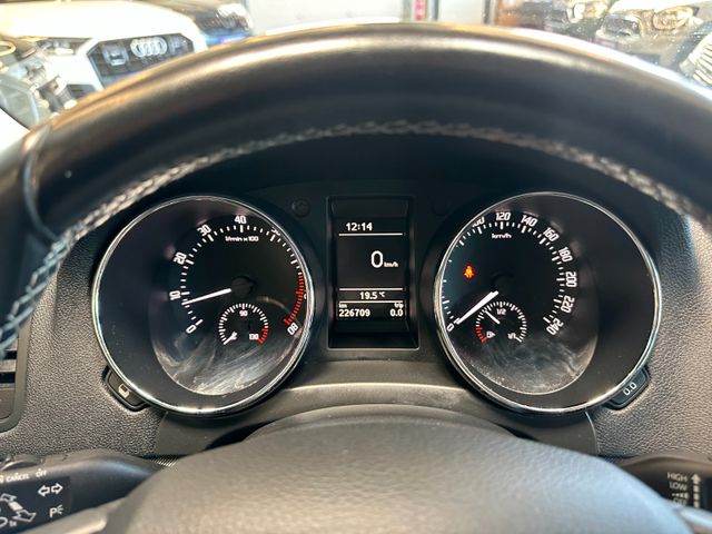 Skoda Yeti Adventure *TÜV*Xenon*Scheckheftgepfl.*Navi*