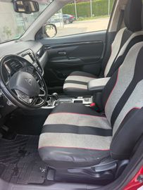 Mitsubishi Outlander - 12