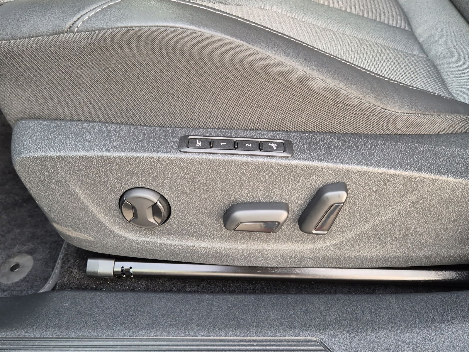 Fahrzeugabbildung SKODA Enyaq Coupé 85 Loft Matrix AHK WäPu Navi Pano AC