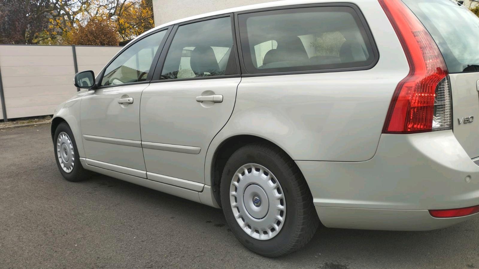 Volvo V50 2011 — interior