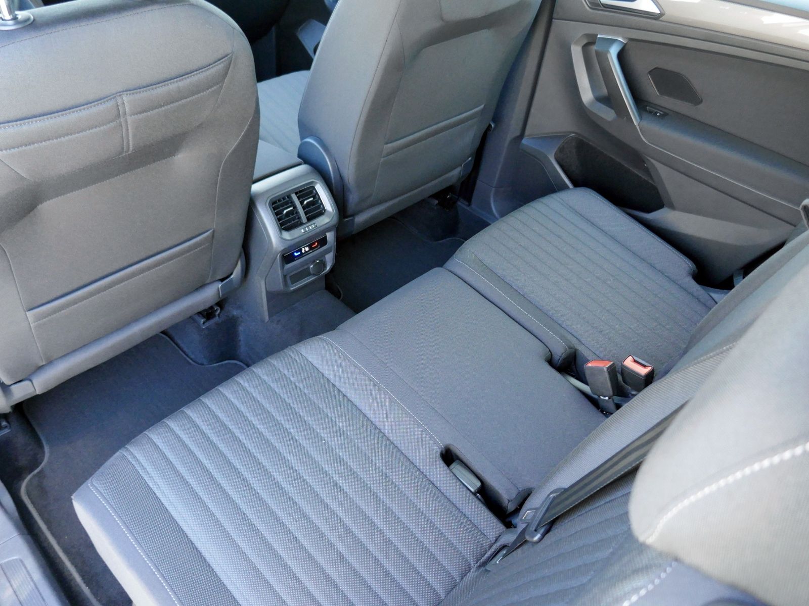 Fahrzeugabbildung Volkswagen Tiguan Allspace Life 1.5 TSI DSG | LED AHK ACC