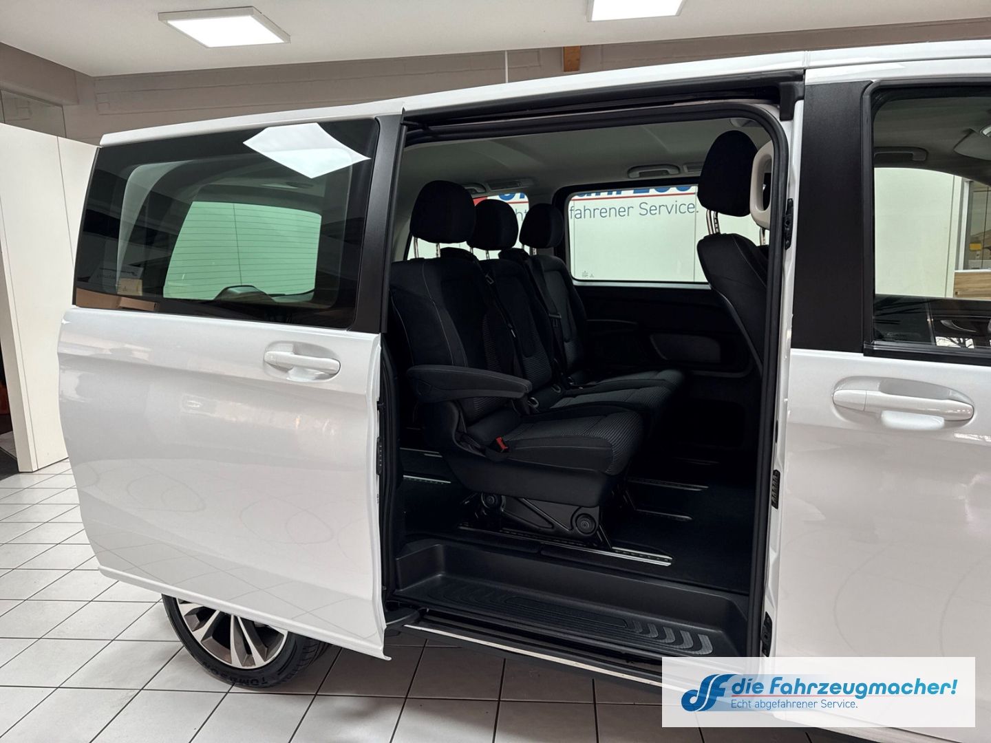 Fahrzeugabbildung Mercedes-Benz V 250 d kompakt LED Blendfreies Fernl. Kurvenlic