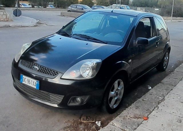 Ford Fiesta 1.2 16V 3p. Ambiente