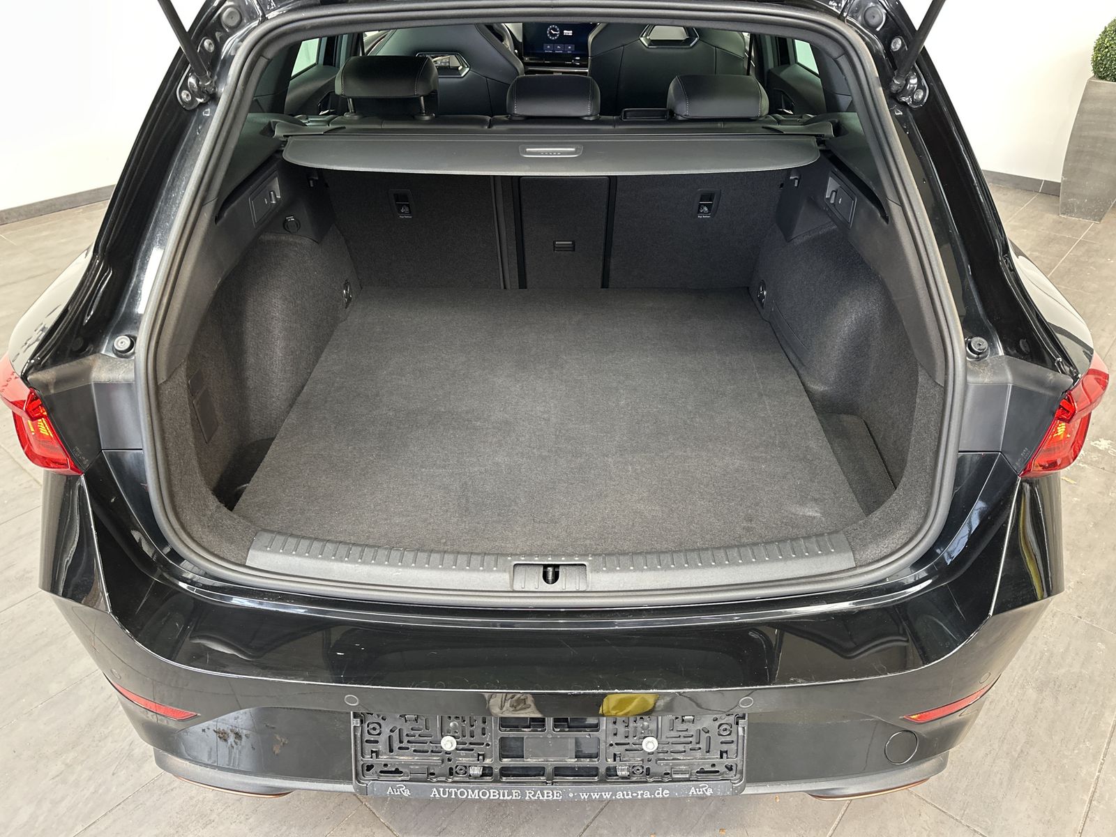Fahrzeugabbildung CUPRA Leon Sportstourer 1.4 VZ e-Hybrid NAV+LED+VC+KAM