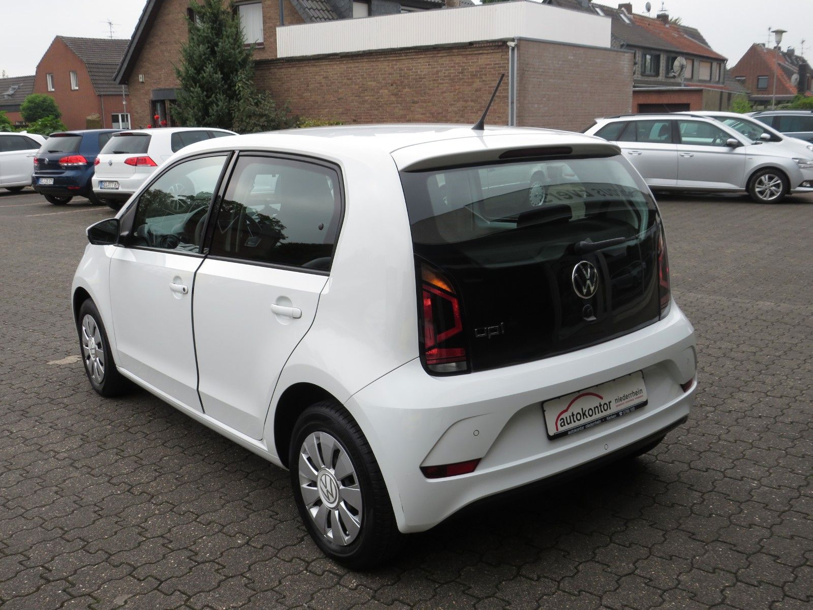 Fahrzeugabbildung Volkswagen up! 4-T KAMERA GRA MAPS&MORE NOTBREMSASSIST. 1.H