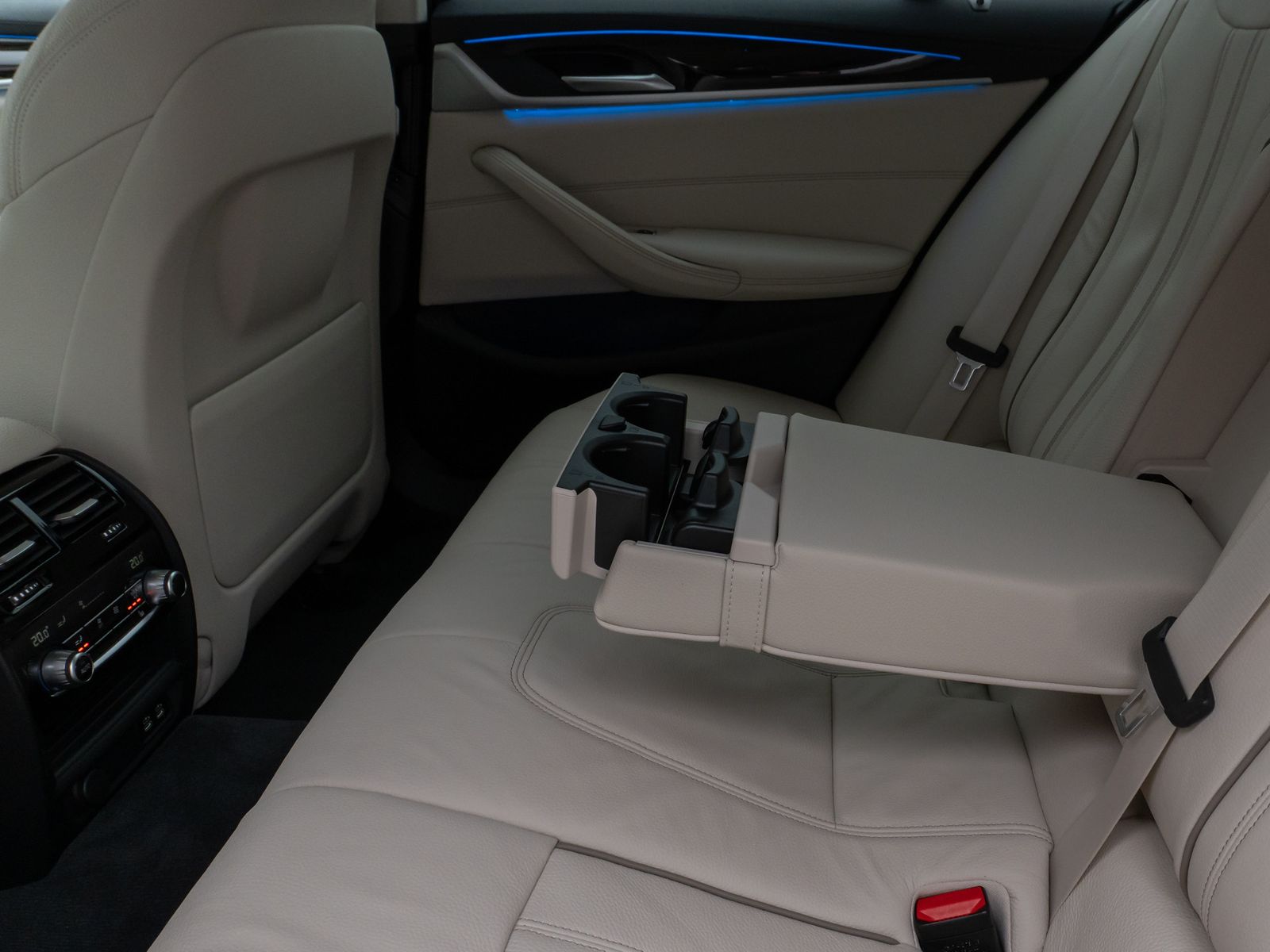 Fahrzeugabbildung BMW 530e Luxury Line Laser Kamera HUD DAB HiFi Sport