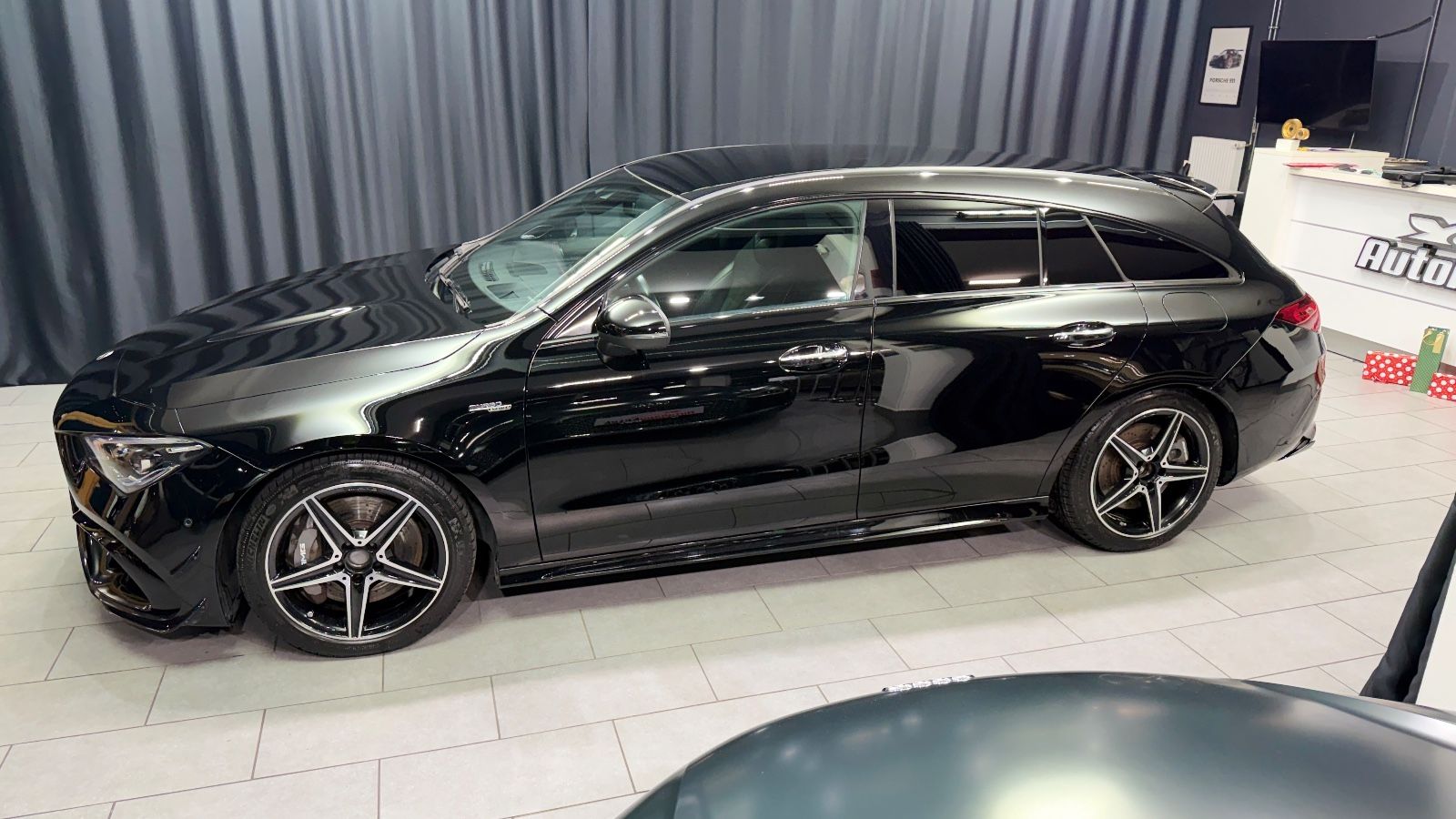 Fahrzeugabbildung Mercedes-Benz CLA 45 AMG Shooting Brake|BURMESTER|HEAD-UP|VOLL