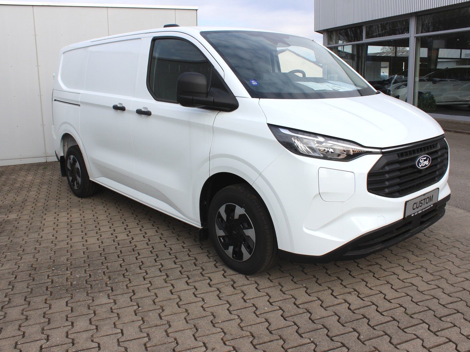 Fahrzeugabbildung Ford Transit Custom 320 L1 Trend FWD Plug-in Hybrid