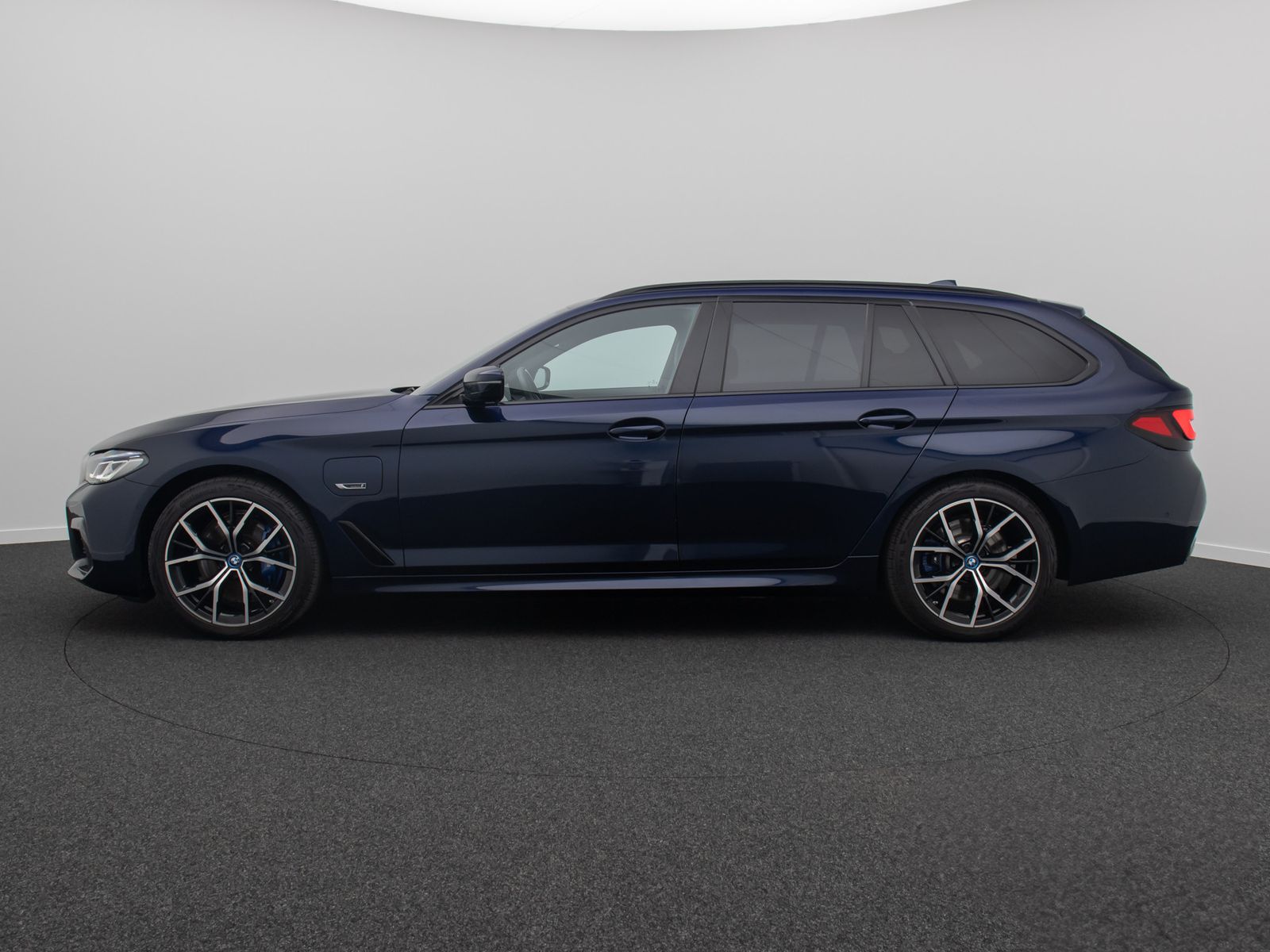 Fahrzeugabbildung BMW 530e xD M Sport Laser DAB H/K HUD AHK Panorama