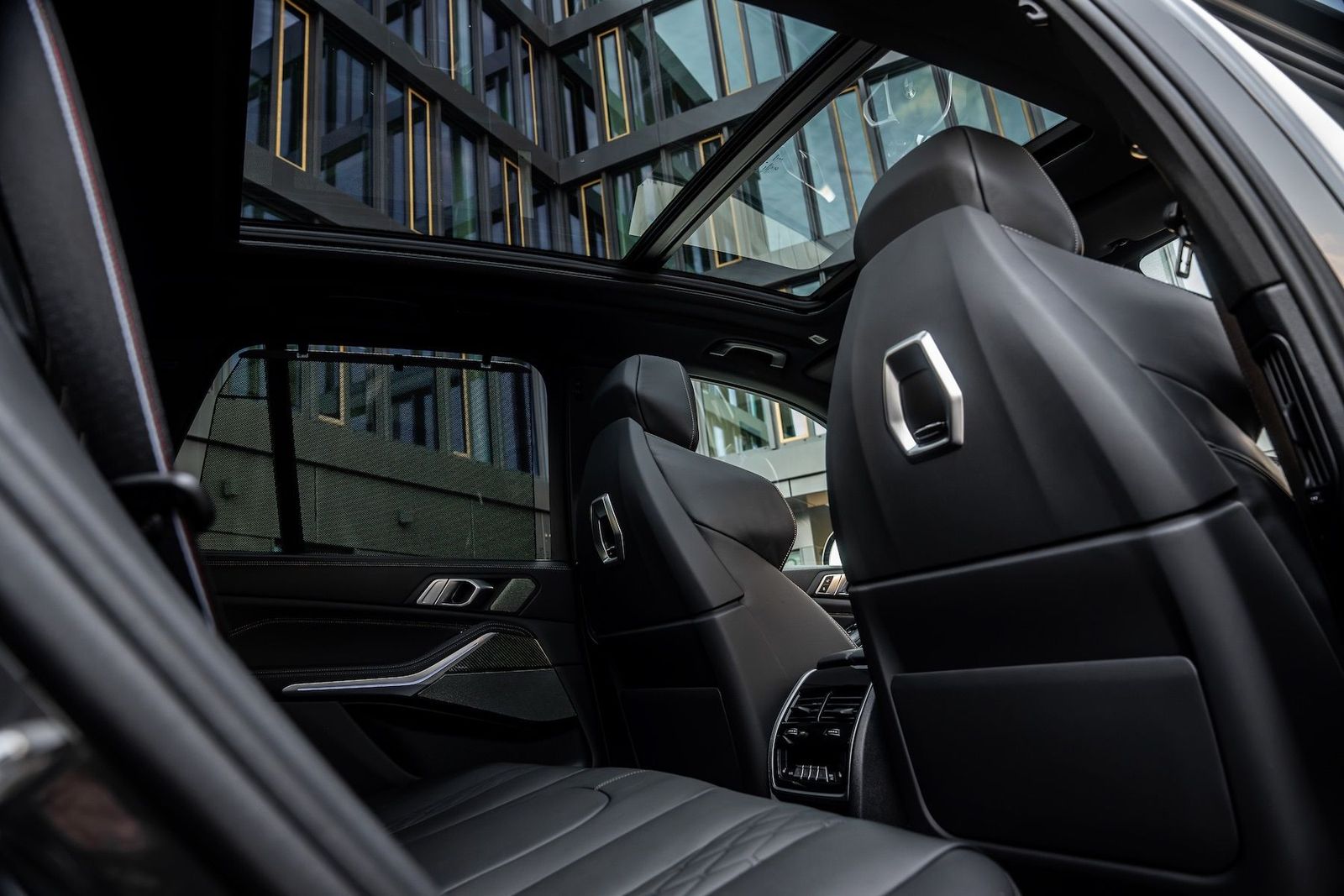 Fahrzeugabbildung BMW X5 40d xD M-SPORT PRO|AHK|ICONIC|MASSAGE|LUFT