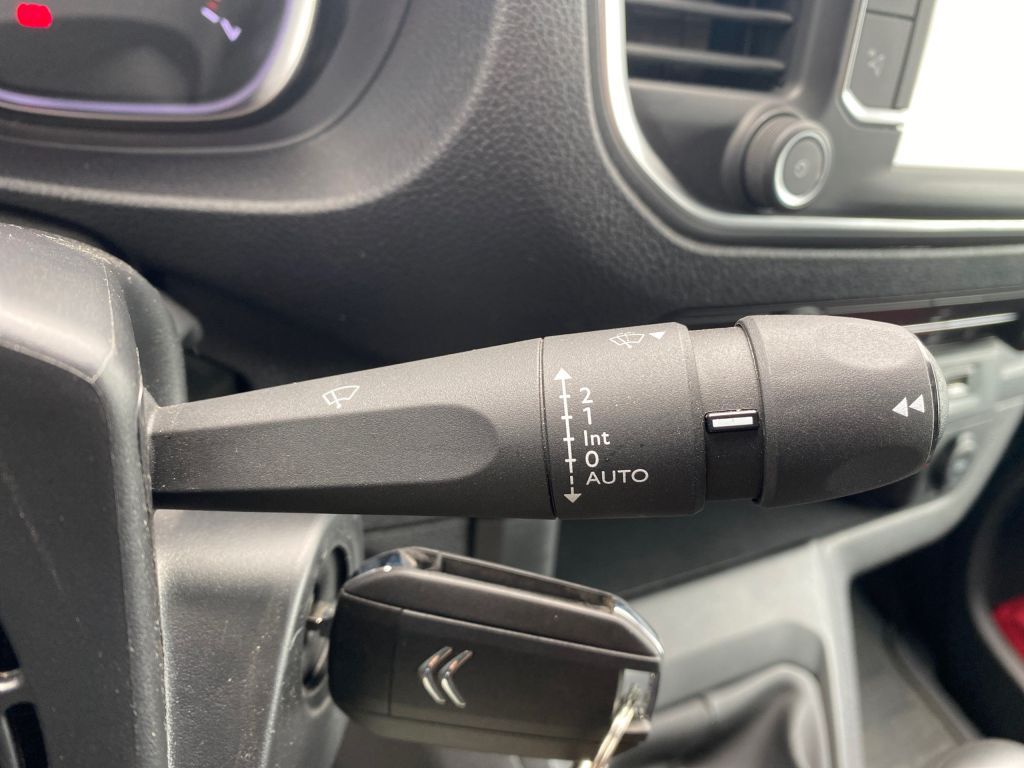 Fahrzeugabbildung Citroën Jumpy 1.5 BlueHDi 120 M *3 Sitze*Navi*Kamera*