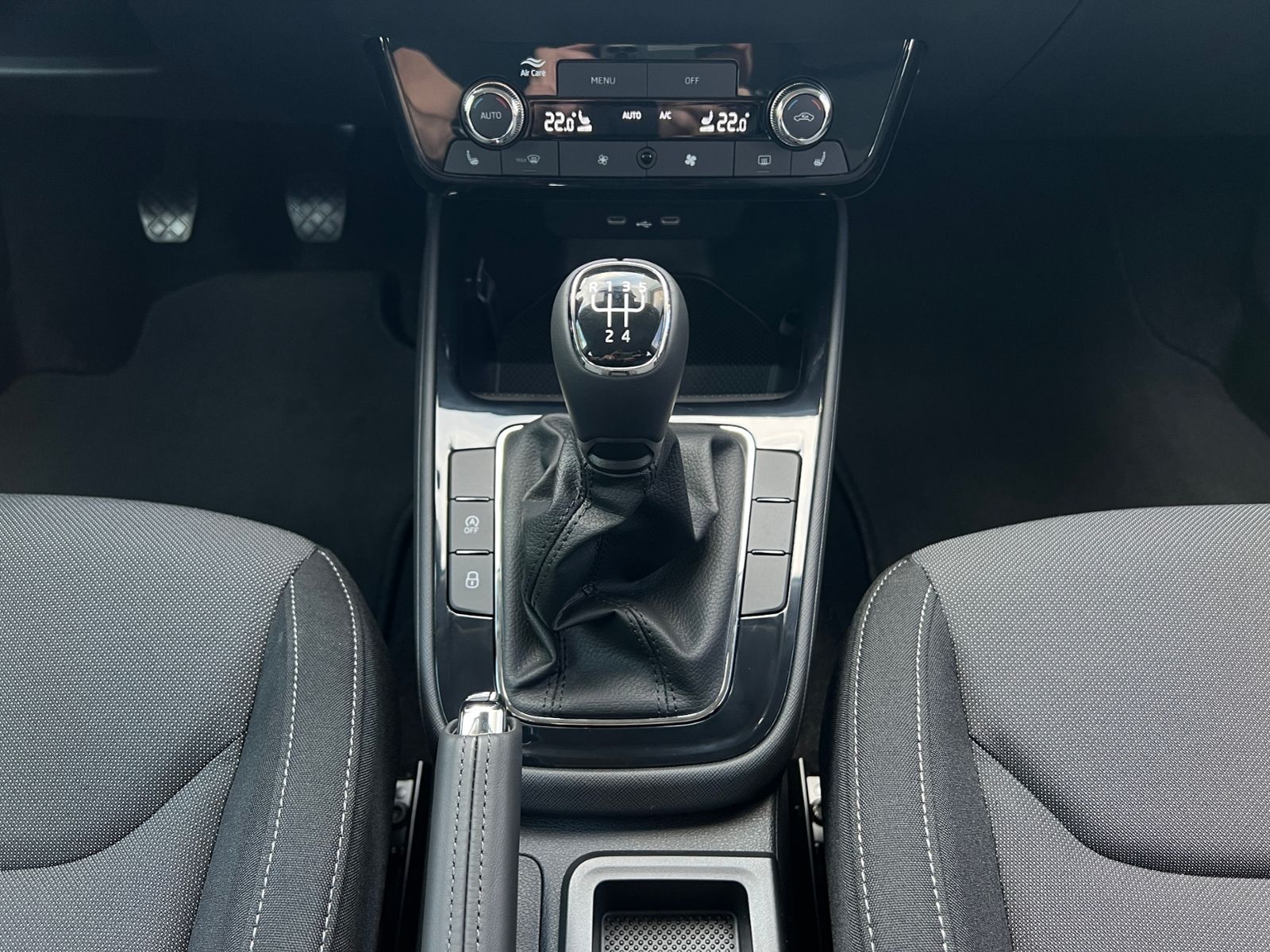Fahrzeugabbildung SKODA Fabia  Selection 1.0 MPI *Climatronic, LED, Einp