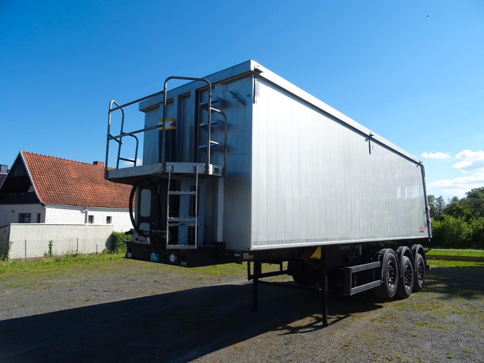 Schmitz Cargobull Kippmulde SKA Flüssigkeitsdicht 46m³ Beschädigt