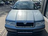 Skoda Octavia 1.6  Combi Ambiente - Skoda Octavia aus 2001: Kombi