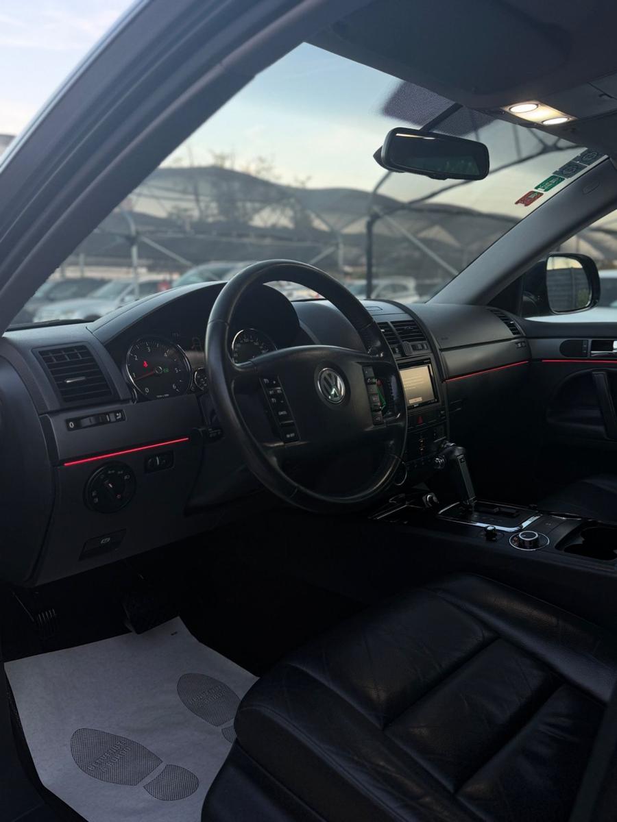 Volkswagen Touareg 2009 — photo 12