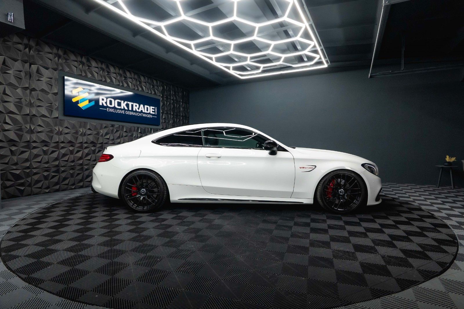 Fahrzeugabbildung Mercedes-Benz C 63 AMG Coupe Edition 1 Night Carbon *ACC*LED*