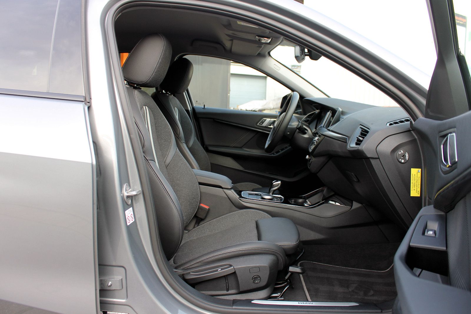 Fahrzeugabbildung BMW 118i Sport-Line Steptr. LED PDC CarPlay SHZ BT