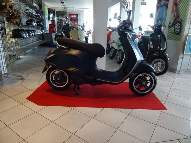 Vespa ElettricaTech MY24-CHRISTMASDEAL-