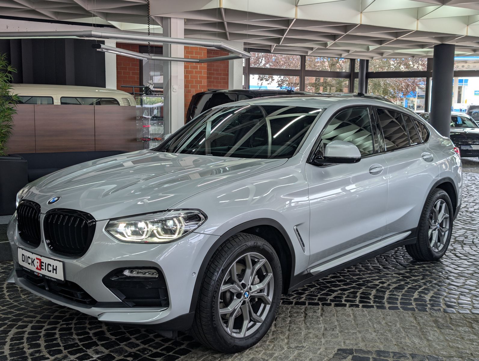 Fahrzeugabbildung BMW X4 xDrive 30 i xLine MSport Shadow PANO H&K VOLL