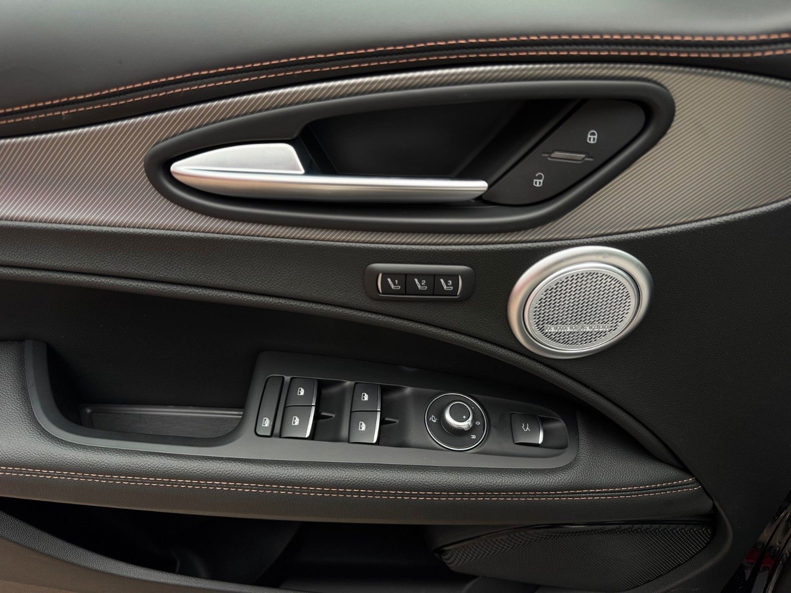 Fahrzeugabbildung Alfa Romeo Stelvio INTENSA 2.2 Diesel 210 PS Q4 NAVI PANORA