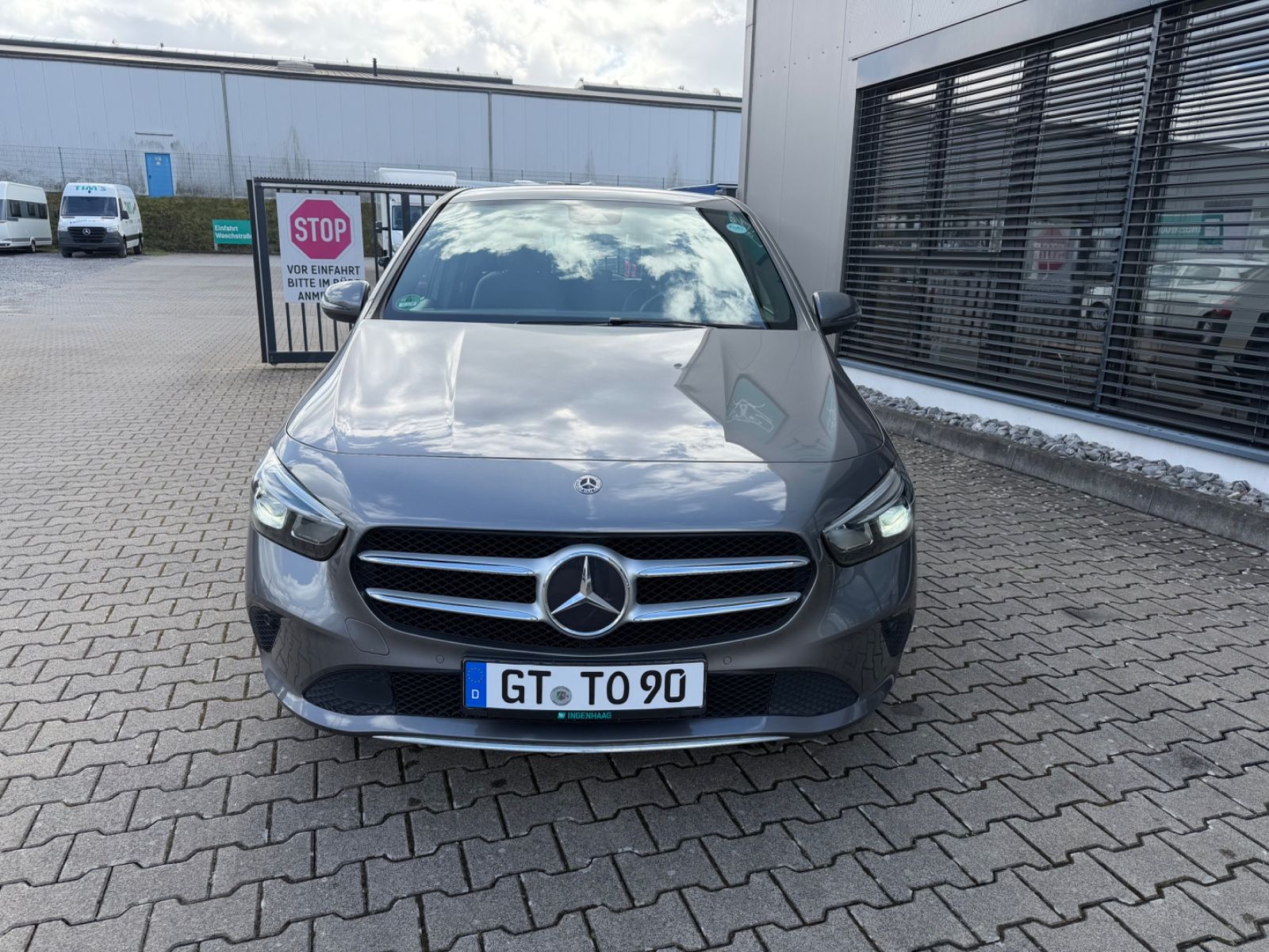 Fahrzeugabbildung Mercedes-Benz B 180 Business Paket
