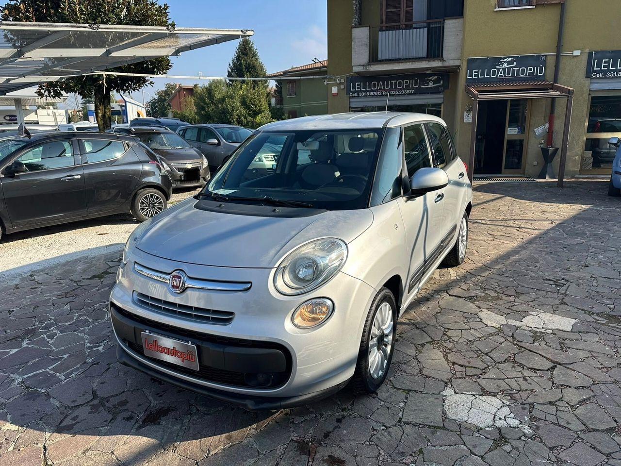 Fiat 500L 2015 — rear view