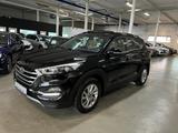 Hyundai Tucson 2.0 CRDI 4WD PANORAMA KAMERA AHK NAVI 1H - Hyundai mit Diesel-Antrieb: H