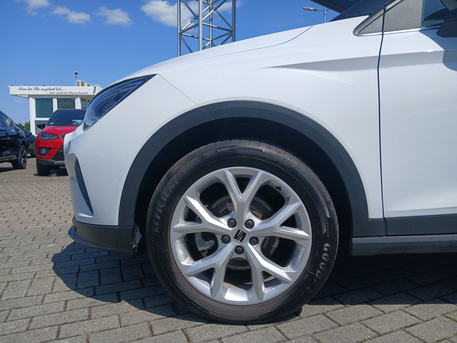 Fahrzeugabbildung SEAT Arona TSI FR-Line LED AID GRA PDC SH LM
