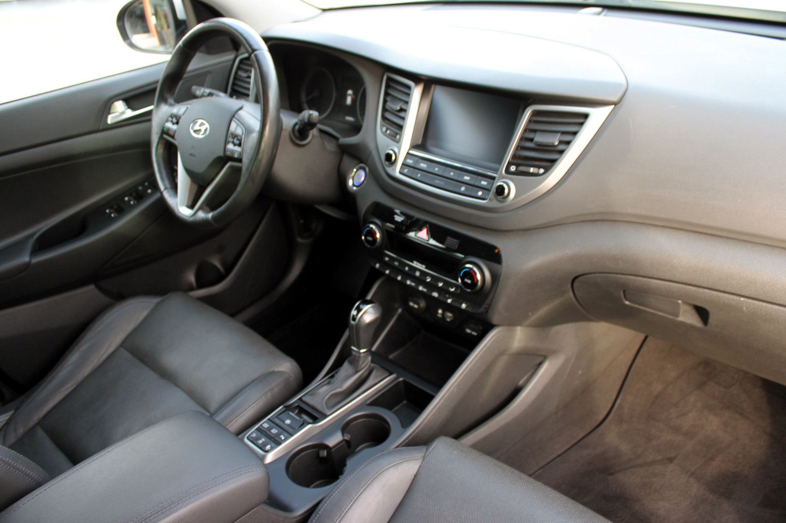 Fahrzeugabbildung Hyundai Tucson 1.6 Turbo Premium 4WD LED SHZ AHK KAM BT