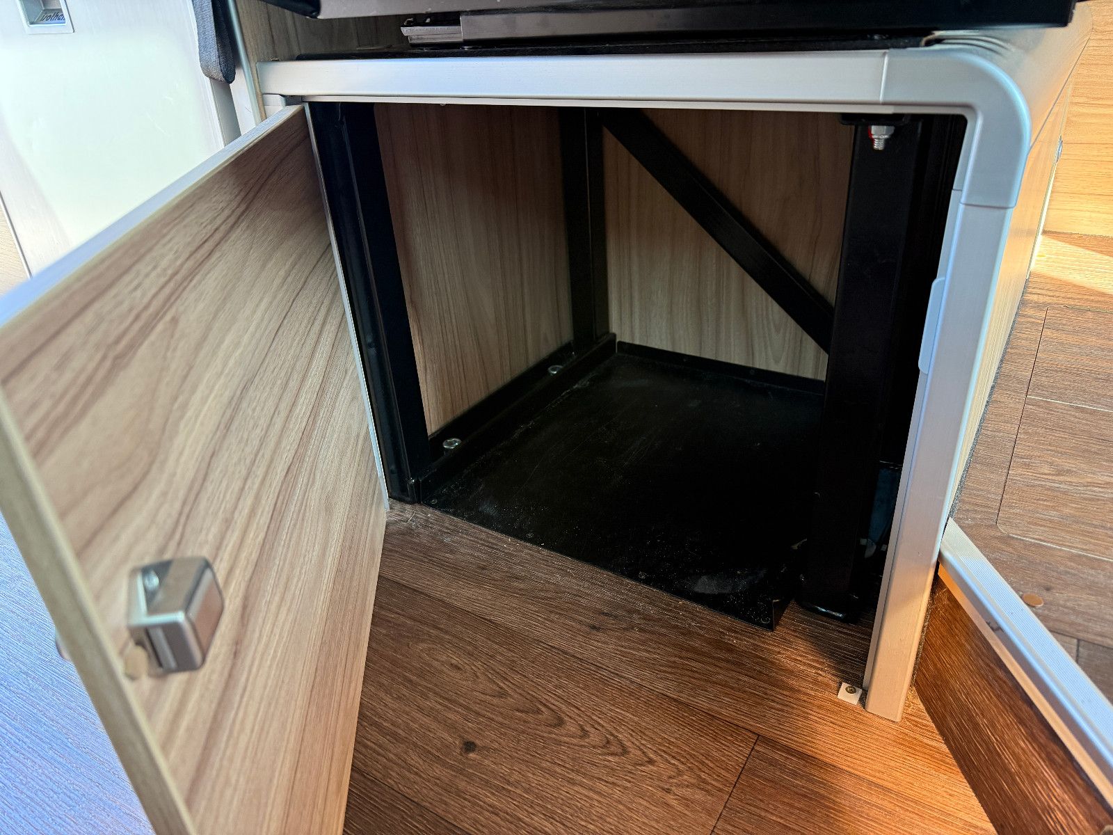 Fahrzeugabbildung HYMER / ERIBA / HYMERCAR Sydney GT 60 Limited