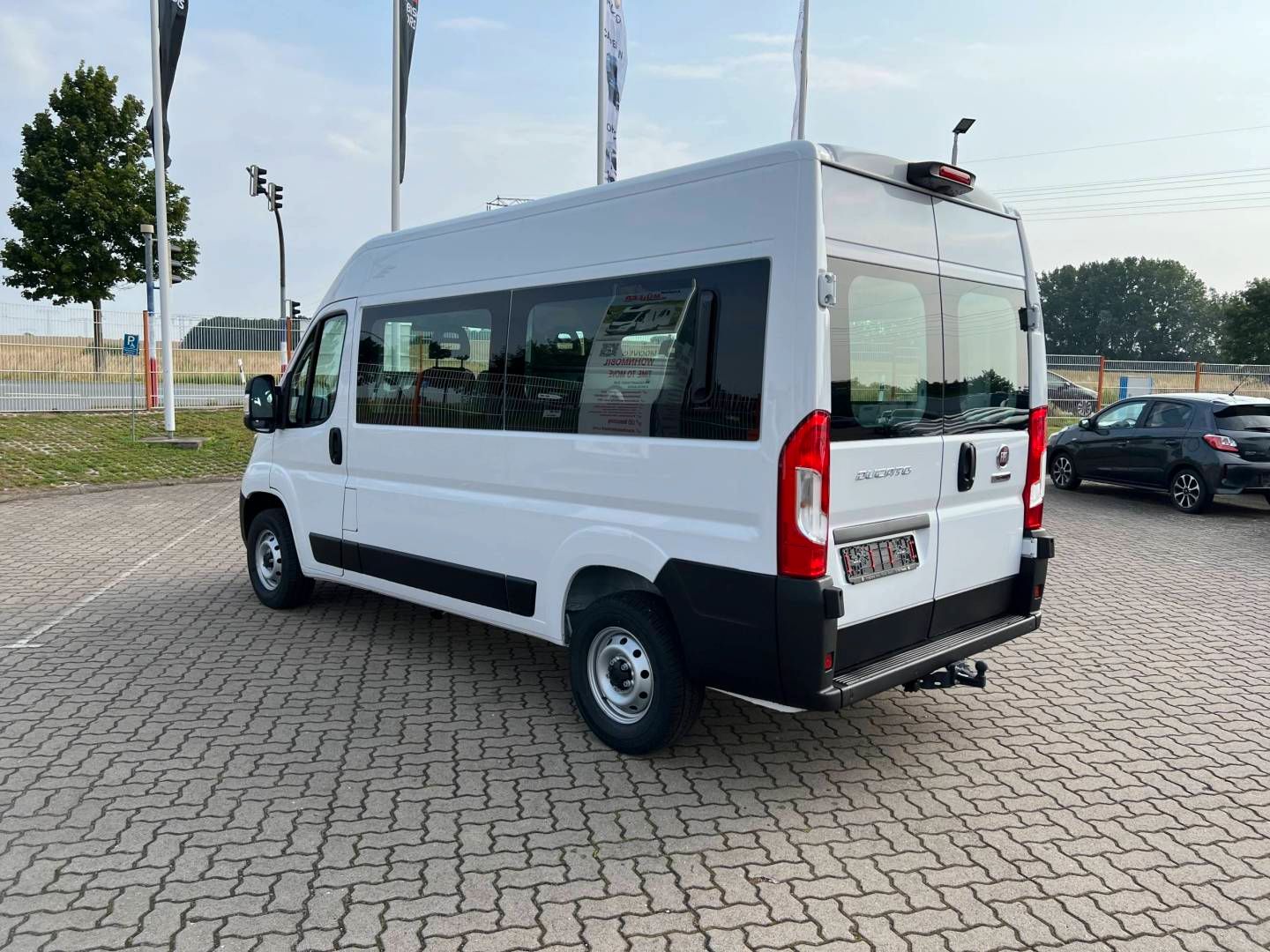 Fahrzeugabbildung Fiat DUCATO  DOKA - 6 Sitzer