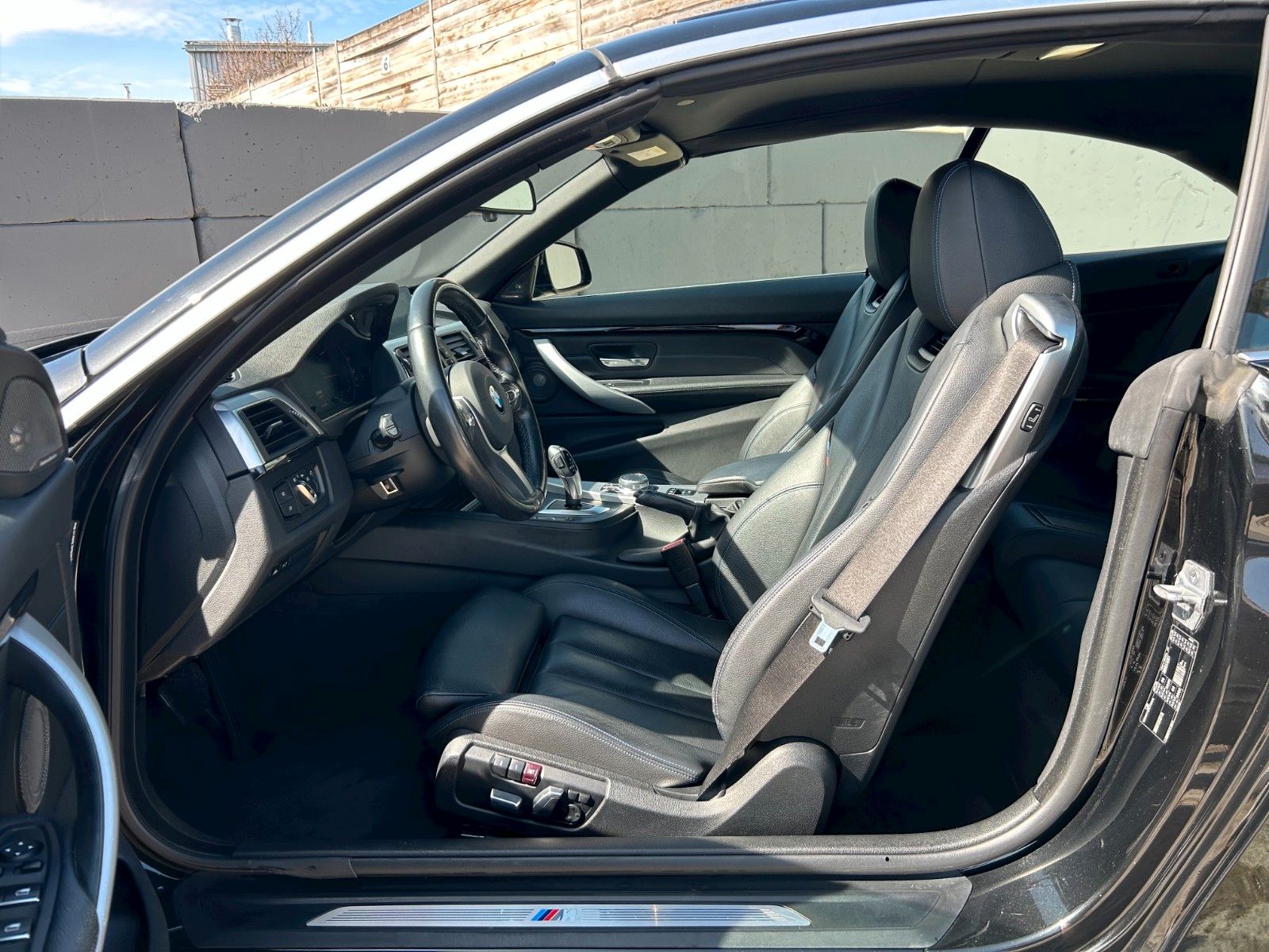 Fahrzeugabbildung BMW 420i Cabrio Steptr. M Sport Leder H&K LED LHZ