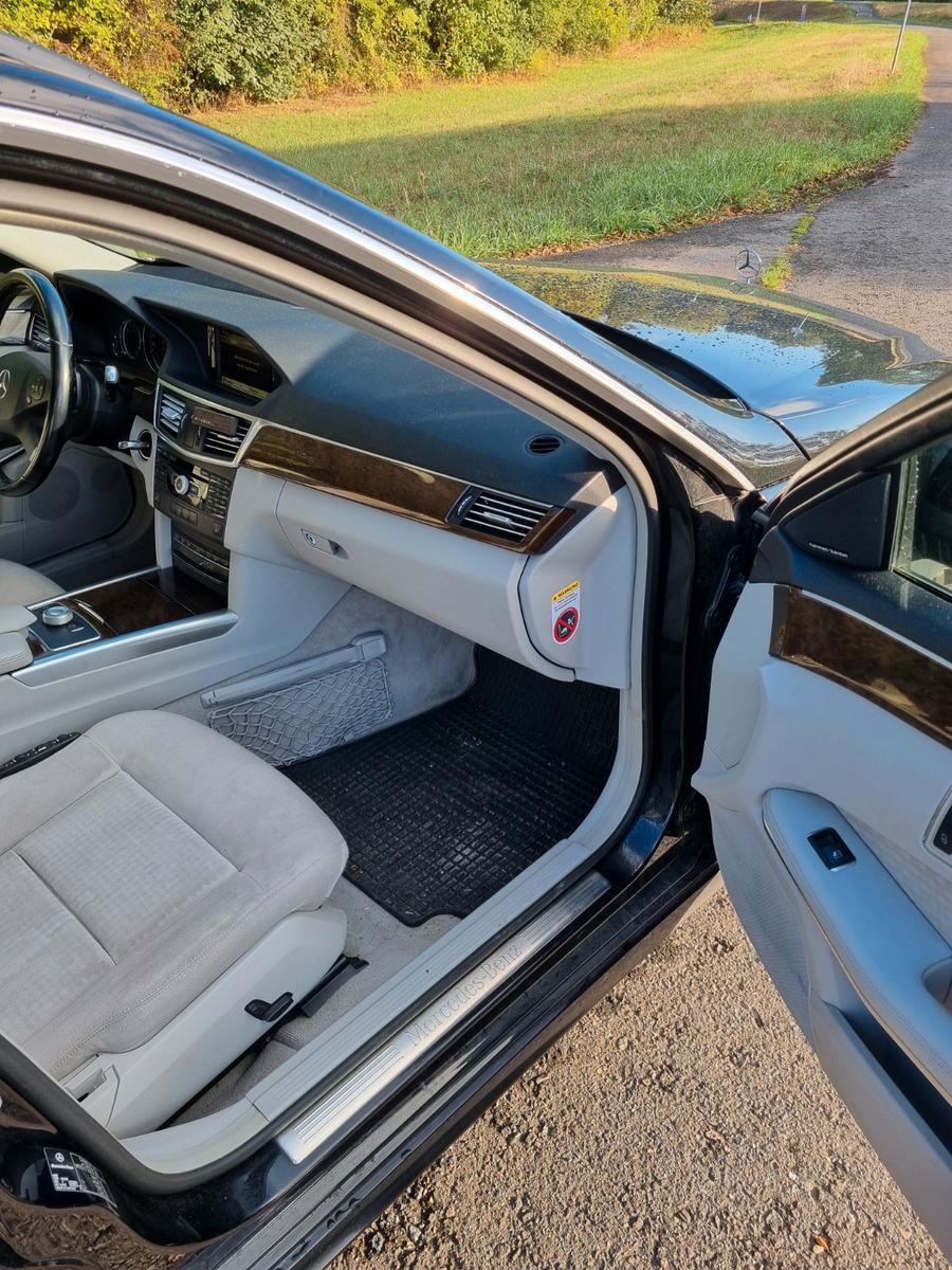 Mercedes-Benz E250 2011 — photo 9